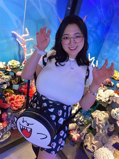 aroomi kim spank bang